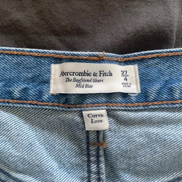 Abercrombie & Fitch Distressed Boyfriend Short - Size 4 Curve Love - Picture 4 of 4